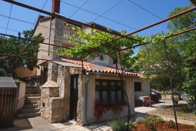 Premantura apartmanska kuća blizu mora