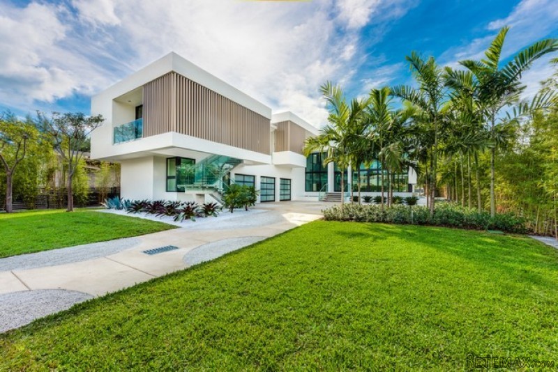 7 bedroom House For Sale: 820 Lakeview..