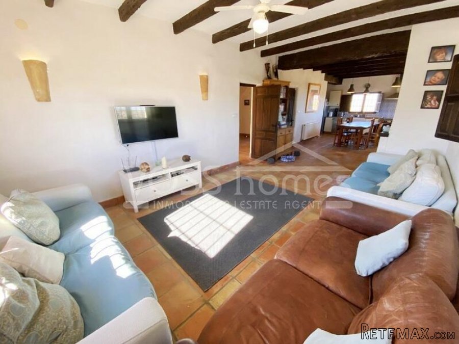 NEW LISTING TO VOSS HOMES - A stunning, full of character.. - 9
