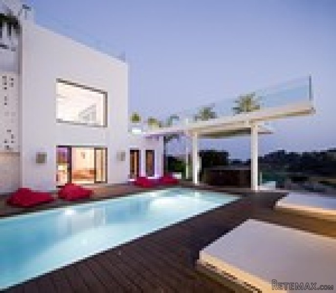 7 Bedrooms - Villa - Malaga - For Sale