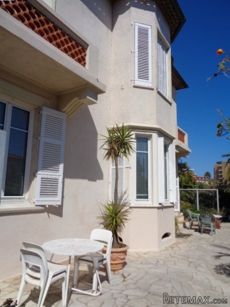 9 Bedroom House For Sale - 2