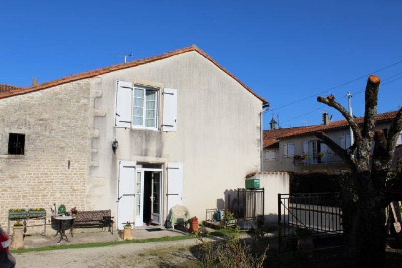 Village House With 2 Bedroom Apartment
