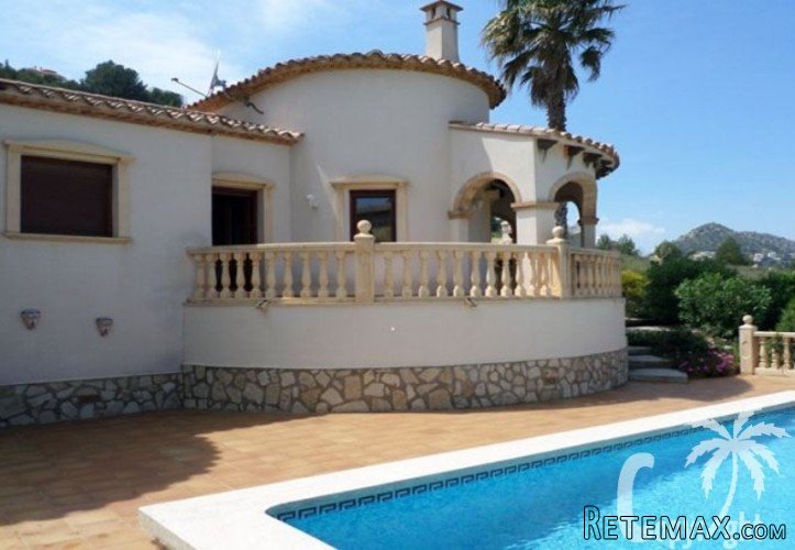 Delightful and well maintained property on one floor with a..