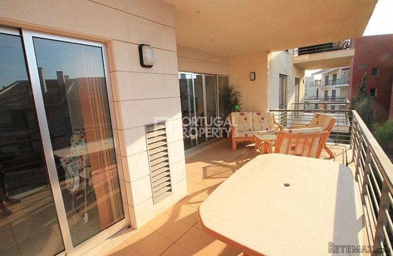 Spacious 3 bed with nice open views and.. - 2