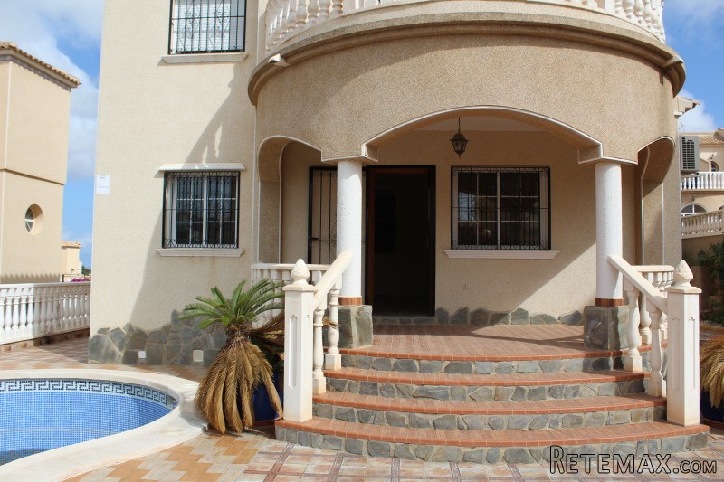 3 Bedrooms - Town House - For Sale - 2