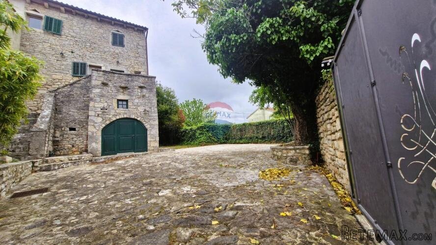 Istra, Svetvinčenat, Borkodići - kamena kuća s bazenom i dvo