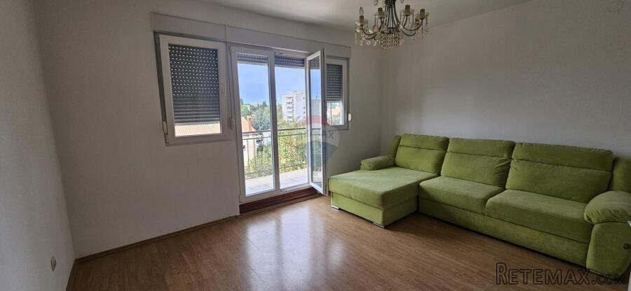 Istra, Pula, Dvosoban stan sa 196 m2 vrta