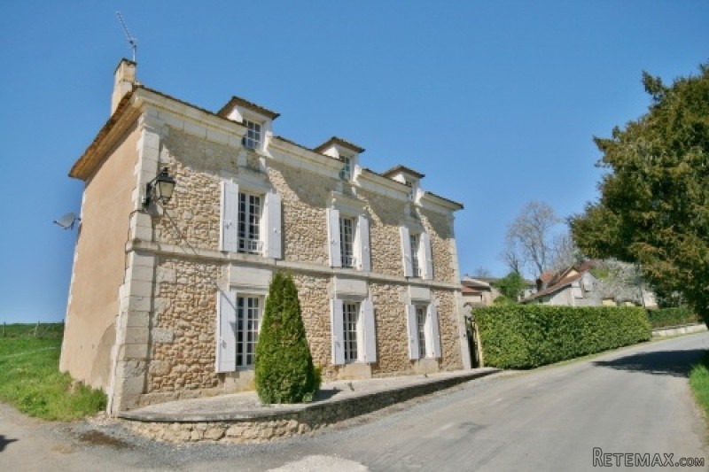 Spacious Maison de Maitre with 4..