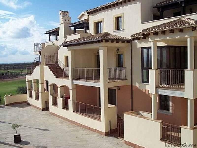 * 2 Bed Spanish Style Apartments
