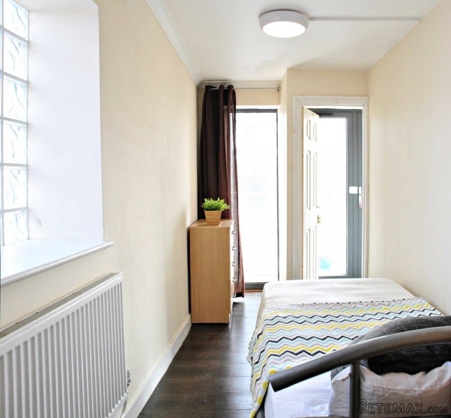 Single with single bed near East Acton..