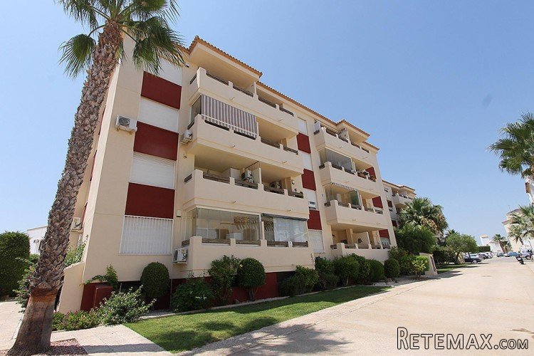 This modern apartment can be found in the nice Playa..