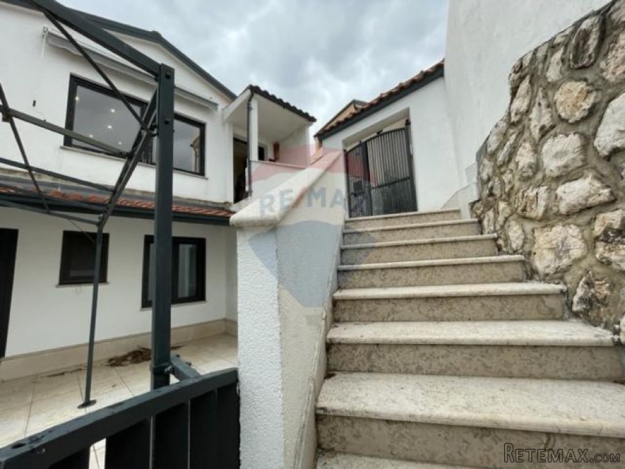 Kostrena, Doričići, kuća sa dva stana površine 162 m2 - 4