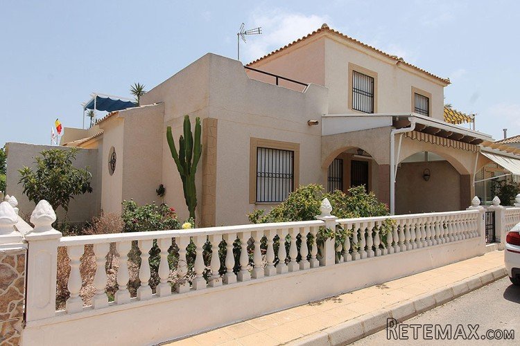 This charming property is located in the nice town of Playa..