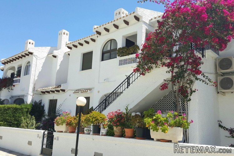 You will find this beautifully located apartment in the..