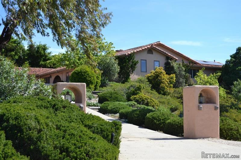 4 bedroom House For Sale: 3140 Box..