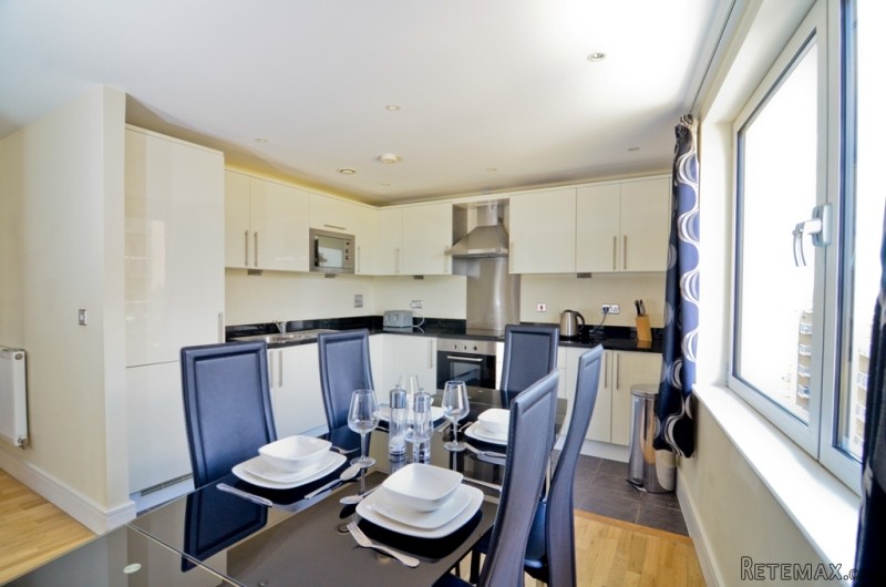 Canary Wharf, E14 9EZ [ID: 803IC]