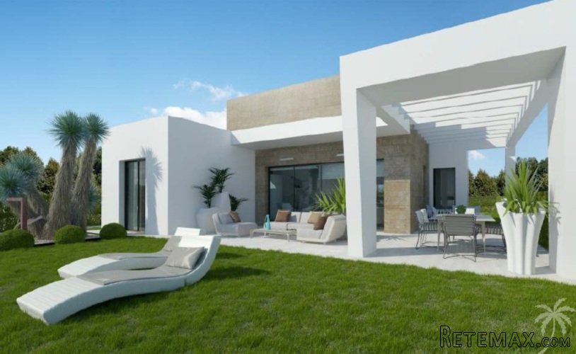 In the center of the Vega Baja, close to a very well-known..