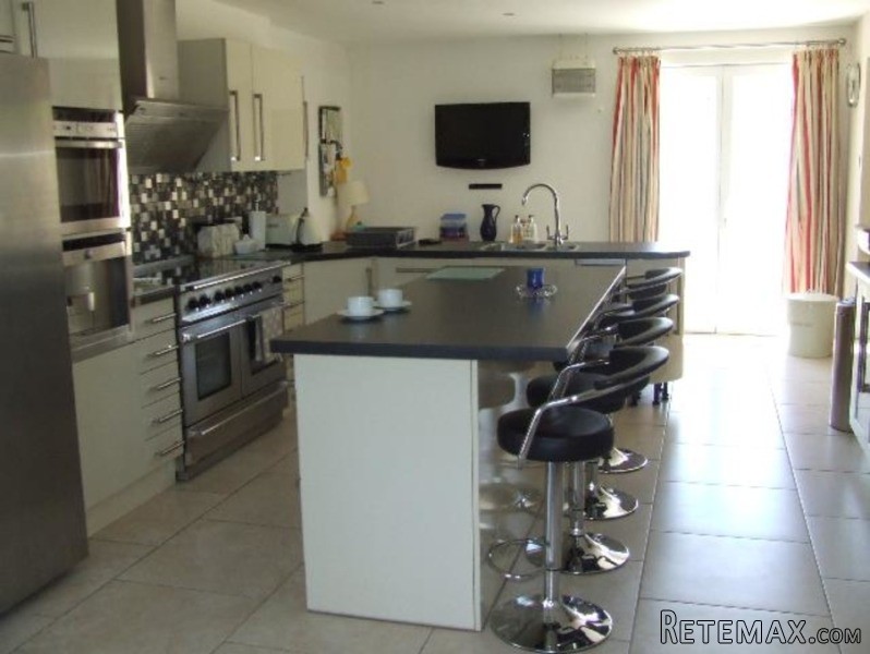Superb Modern House Set In 1.43 Acres.. - 2