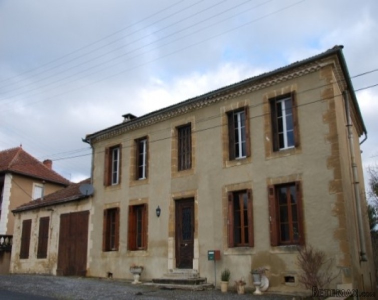 Classic town house, large garden, in an..