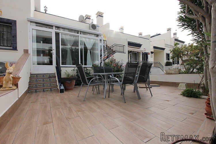 You will find this nice terraced house in Villamartin. The..