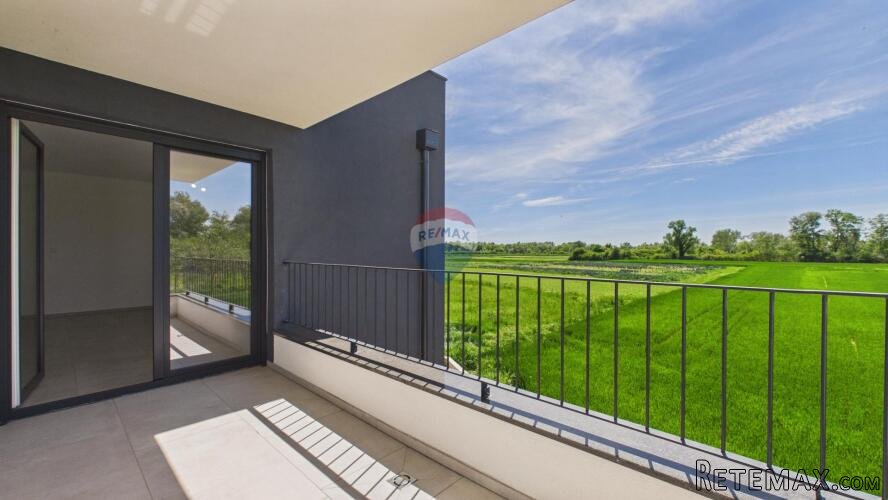 Zagreb, Resnik-novogradnja, četverosoban stan 93m2 i 2 parki