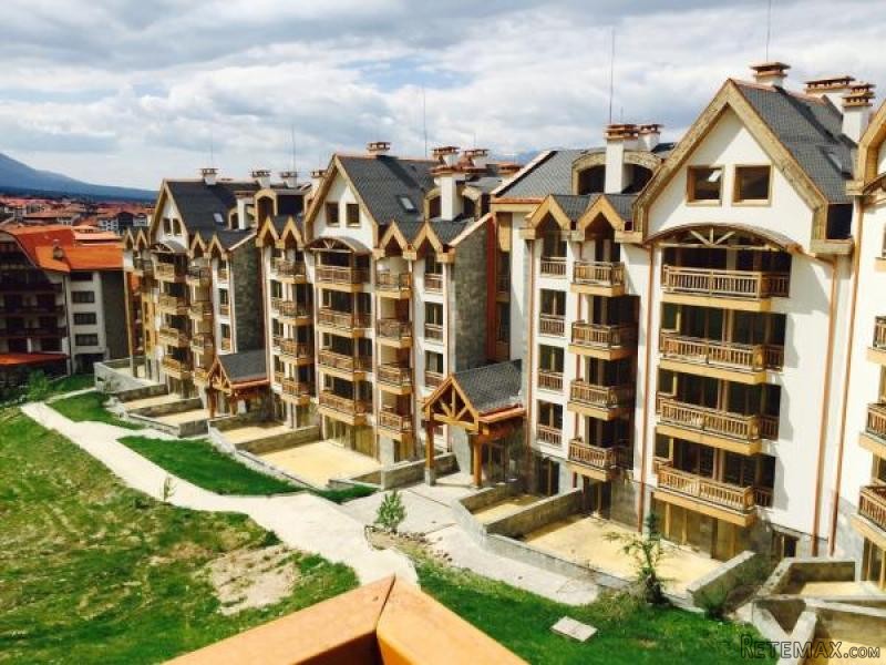 1 bedroom ski apartment with a..