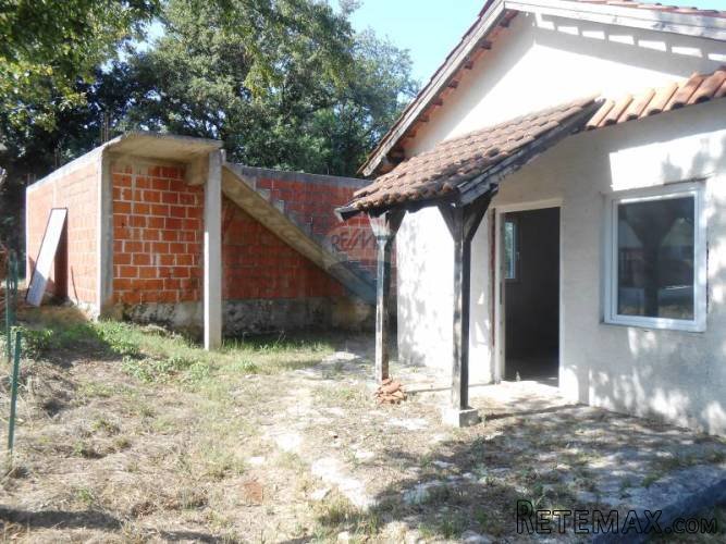 Istra, Kavran, legalizirana vikendica i pomoćna zgrada na... - 2