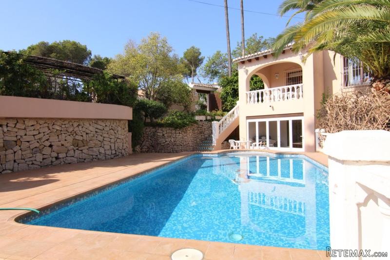 Lovely house with mountain views close..