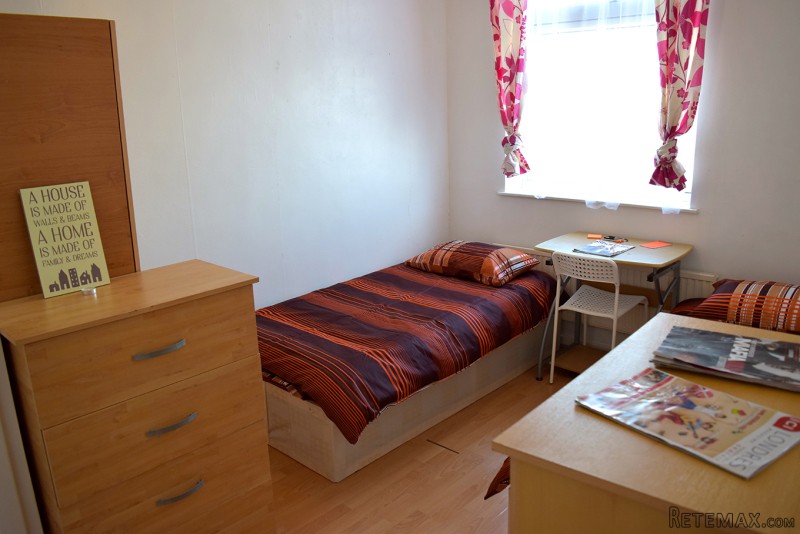 Room share for men, Zone 2, Devons road