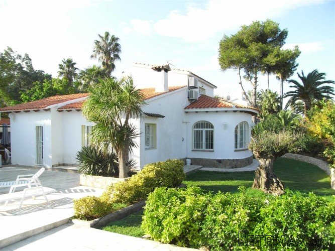 Beautifully appointed villa on 2 levels, located in private.. - 2