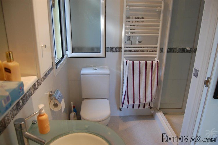 Beautifully appointed villa on 2 levels, located in private.. - 3