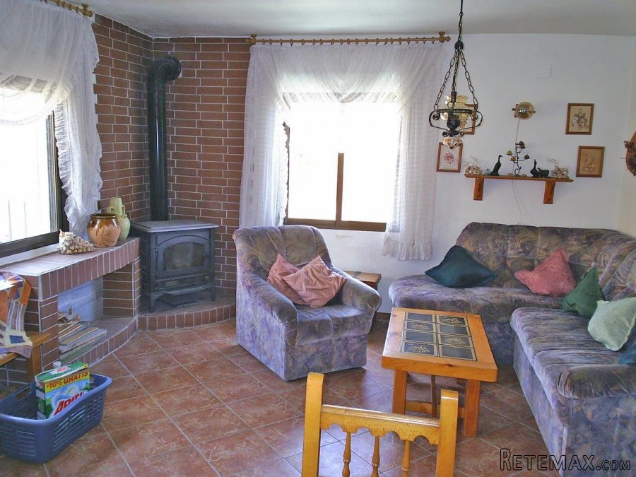 La propiedad cuenta con 3 dormitorios, 1 baño y unos 75.. - 4