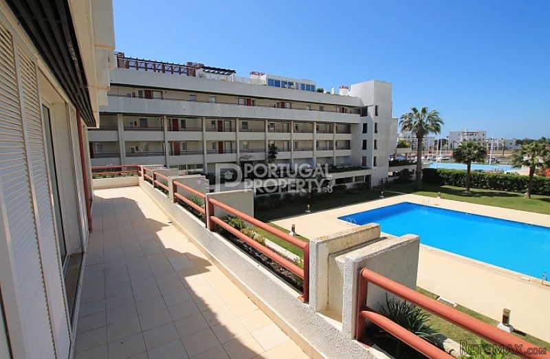 Large Spacious Marina Apartment