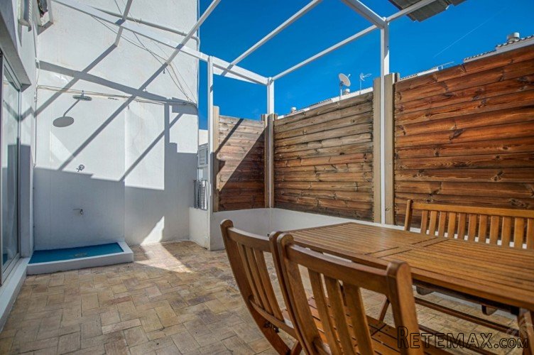 This three bedroom apartment is situated in the centre of..