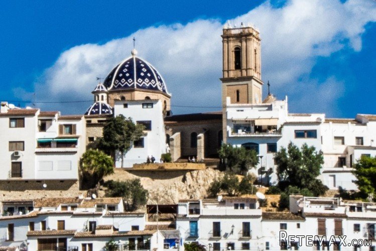 Large apartment on the second line in Altea This three-bed..