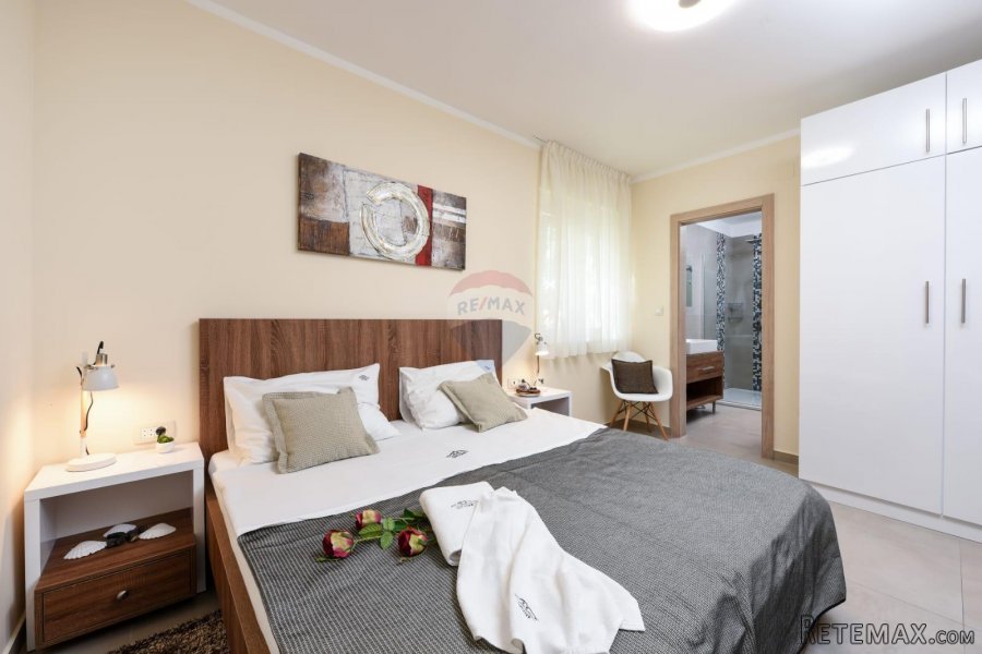 PAG,NOVALJA, Luksuzna vila 294m2 s bazenom - 9