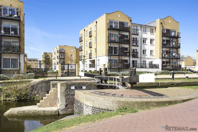 2 Bedroom Purpose Built, Leasehold