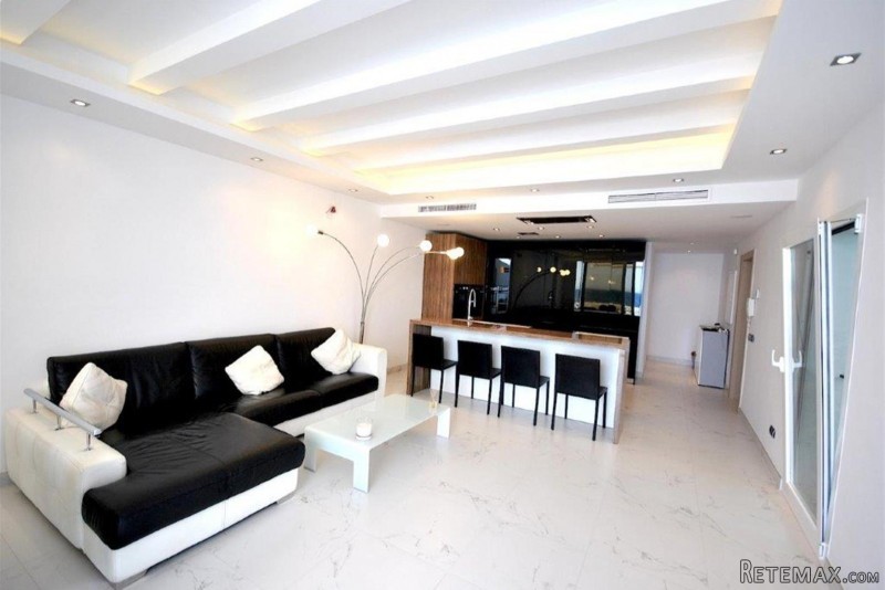 Spacious Marina Penthouse - 2