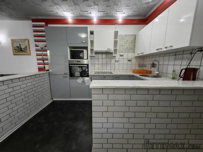Kuća za najam u širem centru grada! - 2