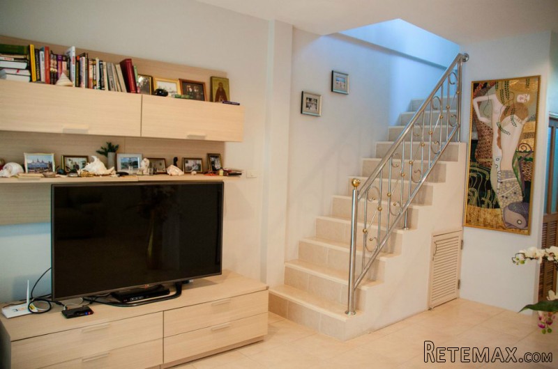 Well Maintained 2 Bedroom Town House..