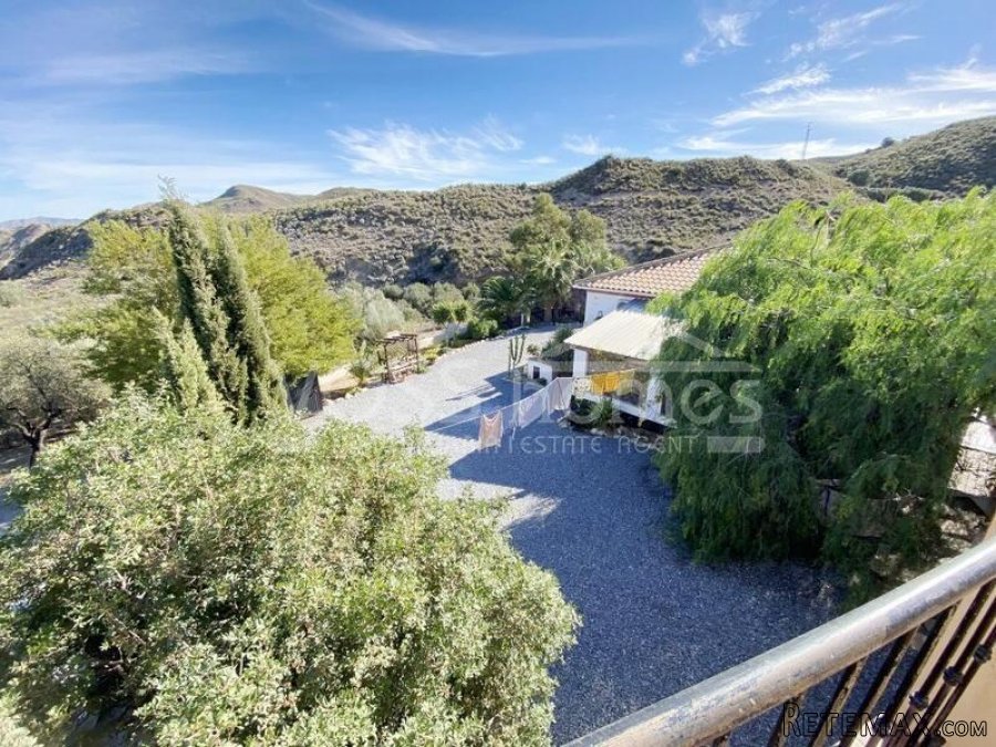 NEW LISTING TO VOSS HOMES - A large 3 bed, 2 bath Country.. - 3