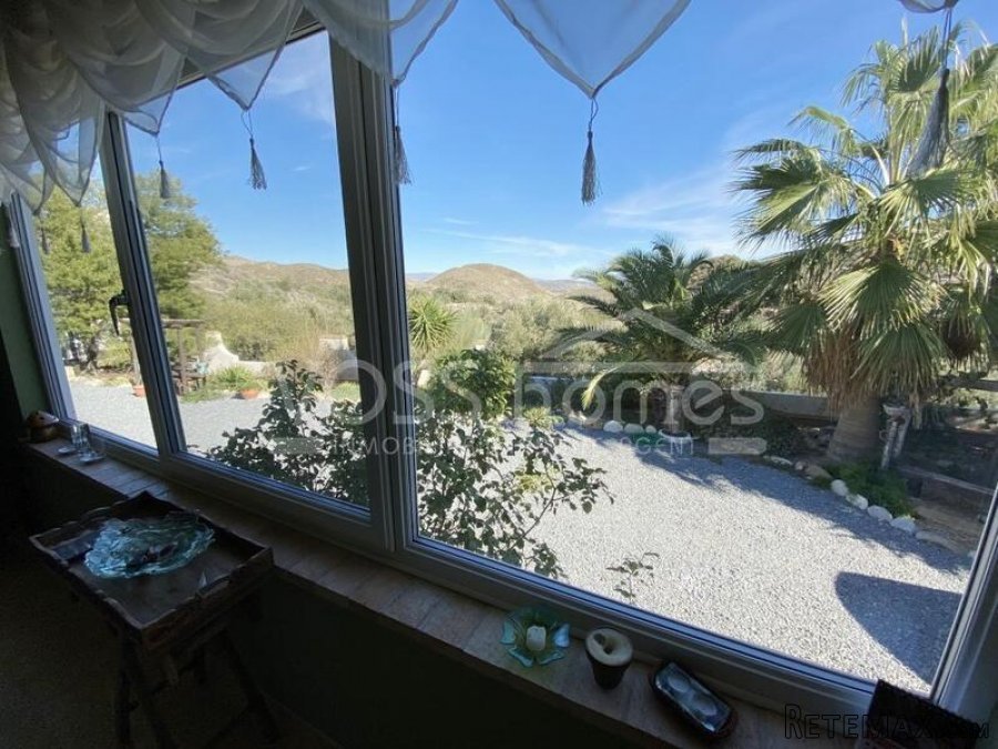 NEW LISTING TO VOSS HOMES - A large 3 bed, 2 bath Country.. - 7