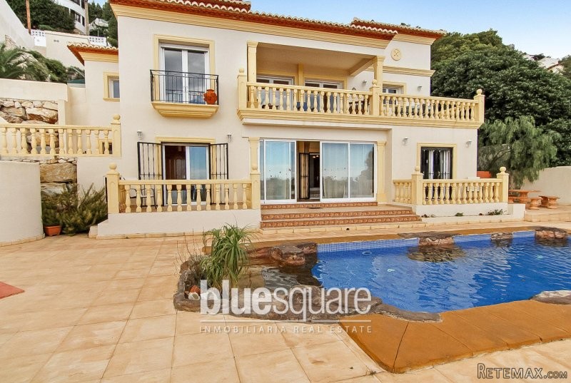 Modern Villa with amazing sea views in..