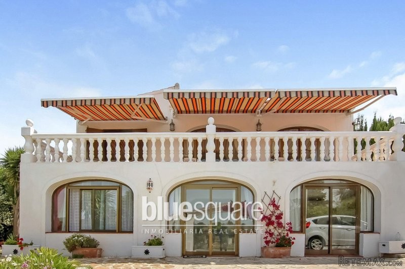 Lovely 5-bedroom villa for sale near..