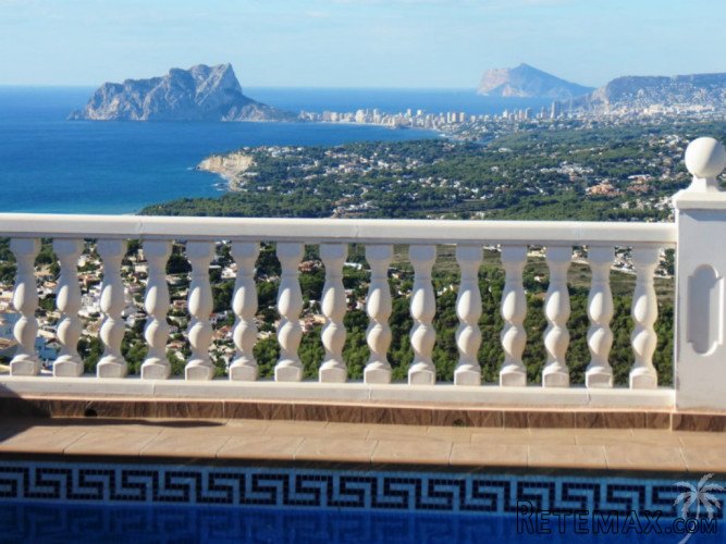 This immaculate villa with amazing sea and mountain views..