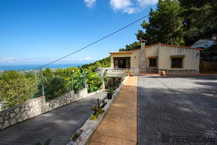 Finca with sea views for sale in Benimeli mountains. The..
