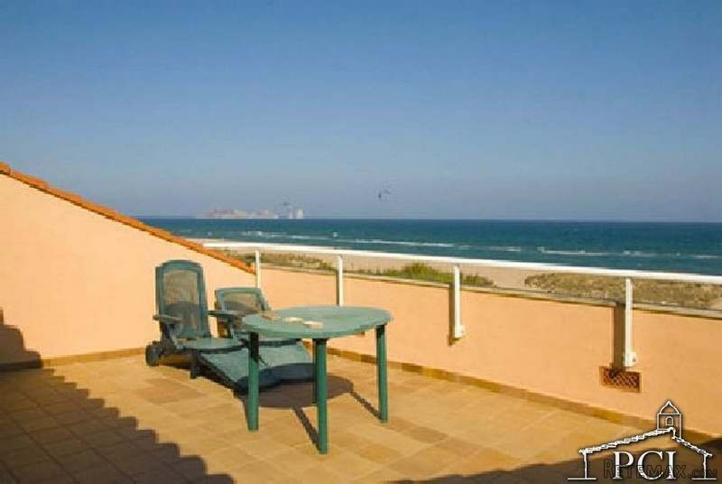 Penthouse with sea views. - 2