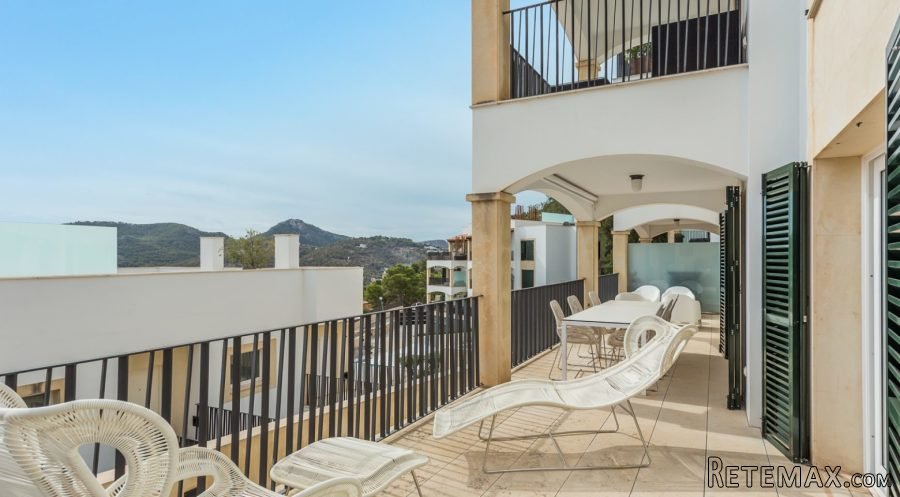 This modern apartment is in a small complex with 20 units.. - 2