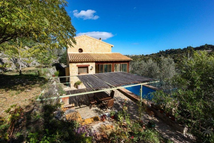 Finca with swimming pool for sale in Vall de Laguar. The..