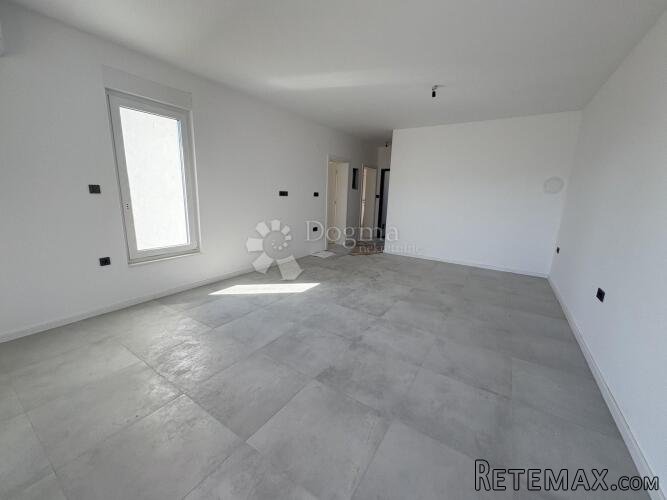 NOVOGRADNJA - APARTMAN U PRIZEMLJU SA OKUĆNICOM - 3